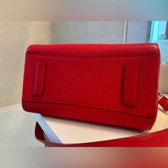 Givenchy Antigona Leather Handbag (Medium) - Picture 4 of 4